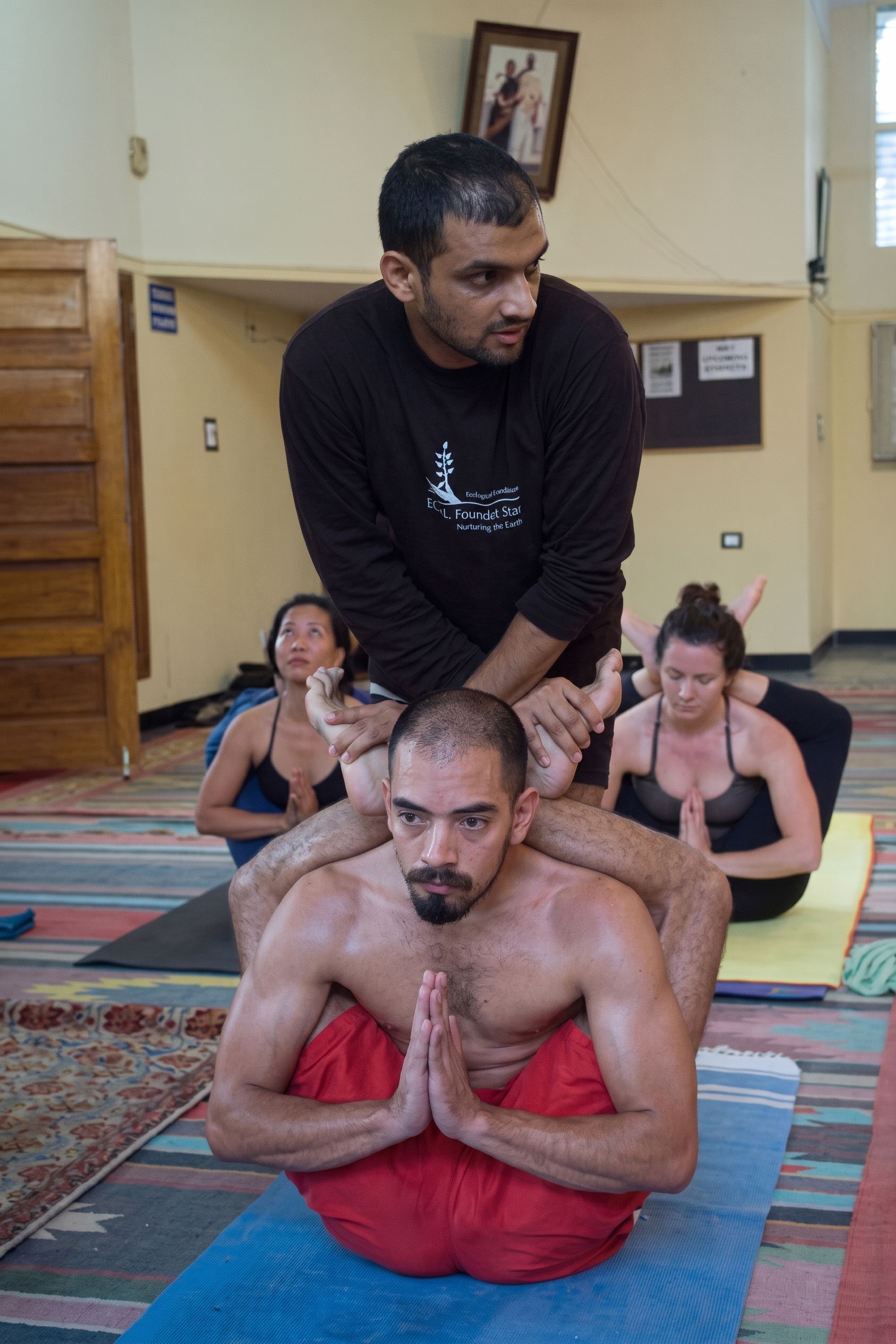 Mauricio Victorica - Dwi Pada Sirsasana adjustment in Mysore